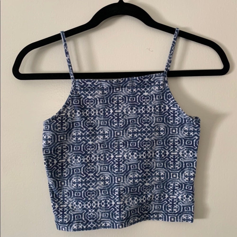 Tagless blue and white geometric print crop top